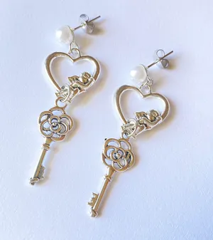 Kawaii y2k romance fairy style angel/cherub dangle earrings🌙👼✨ thumbnail 1