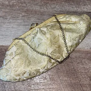 Vintage 1950’s Womens Metallic Jacquard Chain Handle Clutch and Gloves Gold Crea thumbnail 5