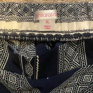 Xhilaration Pull-On Elastic Waist Bohemian Navy & White Shorts thumbnail 4