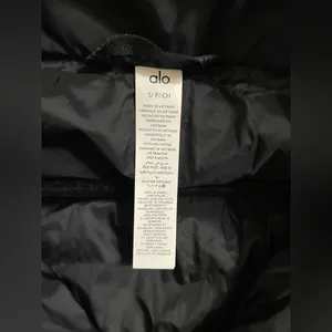 ALO Yoga NWT Gold Rush Puffer Jacket Full Zip, zipper pocket, very warm Black S thumbnail 9