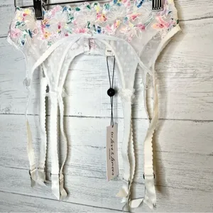 Victoria’s Secret For Love and Lemons Tanga Con Contorno Garter thumbnail 7