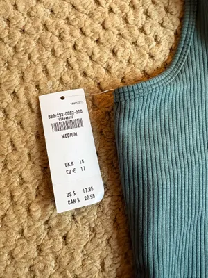 NWT Hollister Crop tank thumbnail 3