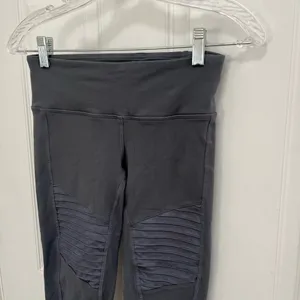 ALO Yoga Charcoal gray Ribbed moto Leggings size xxs‎ thumbnail 5