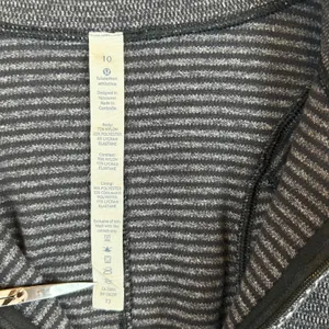 Lululemon Rest Less 1/4 Zip Pullover Black White Thumbholes Size 10 thumbnail 4