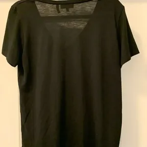 Theory Women’s V-Neck Tee Shirt Size Medium thumbnail 4