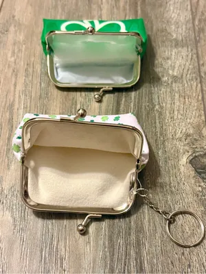 NEW Set of 2 St. Patrick's Day Irish Shamrock Kiss-Lock Coin Pouches Wallets thumbnail 2