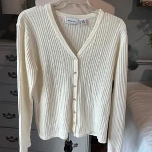 Vintage Classic Cable Knit Cardigan Cream Acrylic Lightweight Sweater Womens M thumbnail 9