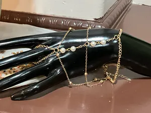 Pearl and gold chain bracelet thumbnail 3