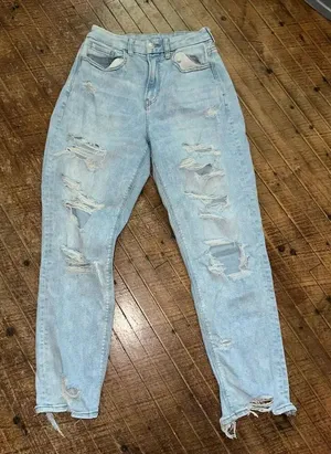 American Eagle destroyed curvy Mom acid wash 4 jeans thumbnail 1