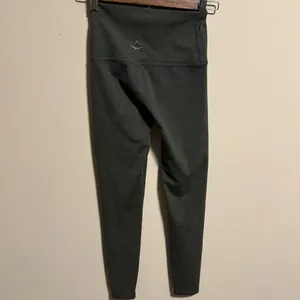 Beyond Yoga Heather Rib High‎ Waisted Midi Legging Smoke Grey- Size Small thumbnail 3