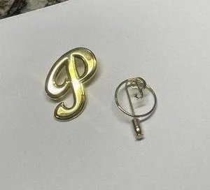 Lot Of 2 Vintage - Modern Gold Tone Brooch Pins Letter / Initial P thumbnail 1