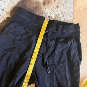 LULULEMON Black Dance Studio‎ Crop Unlined 25” Athletic Pants Size 4 thumbnail 6