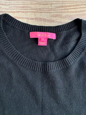 Lilly Pulitzer Black Fringe Hem Sweater Size XL pilling in pics thumbnail 4