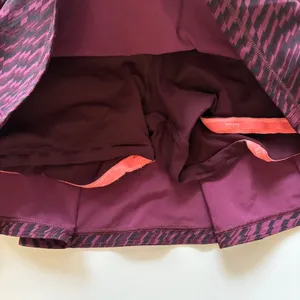 Lululemon‎ Athletic Skirt Women's Size 6 Burgundy Black Print Built In Shorts thumbnail 5