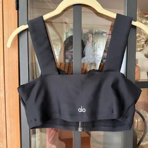 ALO sports bra airlift fast zip up o-ring square neck crop top workout thumbnail 1