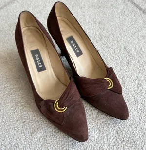 Vintage 90s Bally Brown Suede Pointed Toe Pumps Gold Hardware Italy Designer Hee thumbnail 1