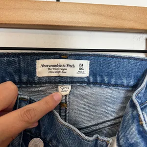 ABERCROMBIE- Curve Love Ultra High Rise 90s Straight Jean Criss-Cross thumbnail 9