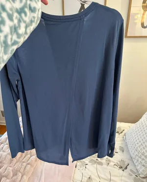 Old Navy Long Sleeve Activewear Shirt thumbnail 3