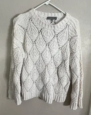 Sweater Size M thumbnail 1