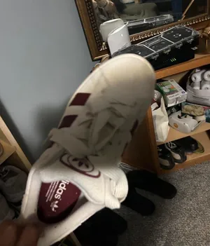 Cream and red Adidas thumbnail 2