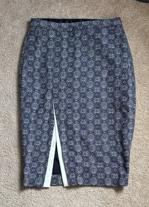 LTD Navy & White Patterned Pencil Skirt. Size 4 thumbnail 1