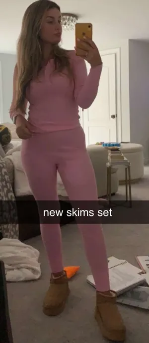 SKIMS Pink Limited Edition Set thumbnail 4
