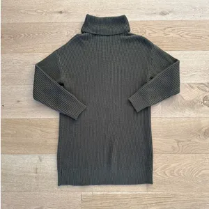 Superdown - Sanja Sweater Dress in Forest Green thumbnail 4