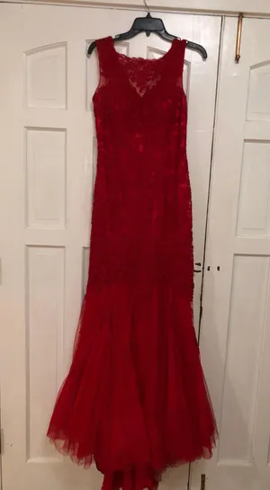 Lace red prom dress Size 4 thumbnail 1