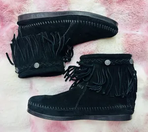 Minnetonka Women Black Suede Fringe‎ Back Zip Moccasin Boots 299 Size 7 thumbnail 1