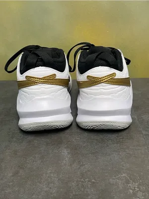 Nike Team Hustle D 10 GS Black Metallic Gold White Women's Sneakers Size 7-7.5 thumbnail 6