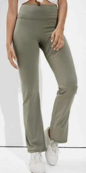 AMERICAN EAGLE The Everything Flare Pant Legging In Olive Green thumbnail 1
