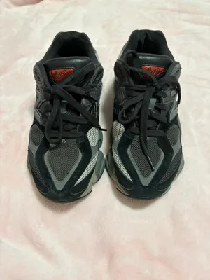 New Balance 9060 Women’s Sneakers thumbnail 4