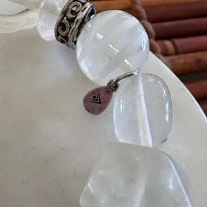 Silpada Silver and White Glass Beaded Stretch Bracelet thumbnail 5