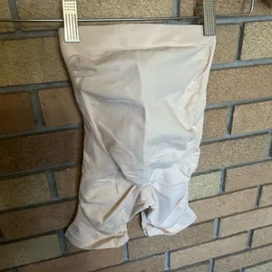 NWOT SKIMS Maternity Sculpting Short Mid Thigh Beige Light Tan Size S/M thumbnail 2