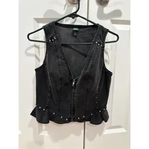 Women’s Black Denim Studded Vest Size Small Wild Fable Ruffle Hem Sleeveless Top thumbnail 3