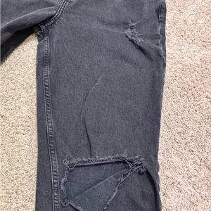 Abercrombie Curve Love 90s Straight Ultra High Rise 29/8 Ripped Black Jeans thumbnail 10