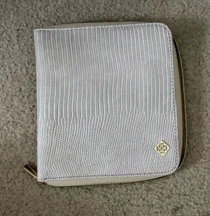 Kendra Scott jewelry holder thumbnail 1