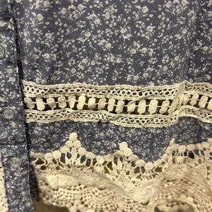 Entro Womens Blue‎ Floral Crochet Lace Trim Button Front Boho Blouse Small thumbnail 3