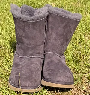 Rare Ugg Bailey Bow II boots in "Nightfall" Size 8 thumbnail 6