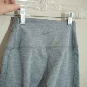 Nike Women's Size Small Leggings Gray NEW High Rise 7/8 Dri-FIT Pockets Gym thumbnail 6