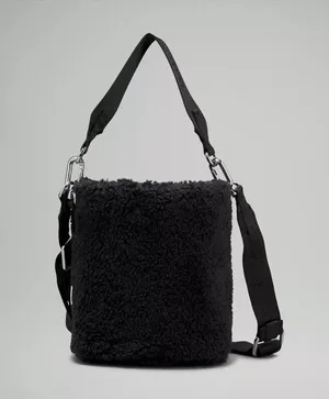 Lululemon NWT Crossbody Fleece Bucket Bag 2.5L thumbnail 2
