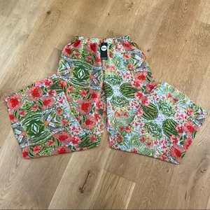 Boohoo - Tropical Animal High Waist Beach Pants in Green & Orange thumbnail 1