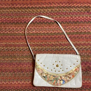 80s VINTAGE WHITE GENUINE LEATHER STUDDED PURSE / OVERSIZED CLUTCH thumbnail 1