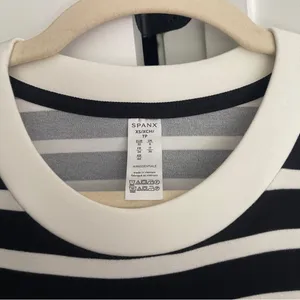 Spanx AirEssentials‎ Cold-Shoulder Top Black White Stripe Long Sleeve thumbnail 3