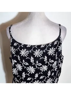 Tempted Black and White Floral Embroidered Cropped Tank Top Size Large thumbnail 5