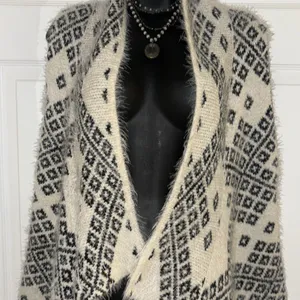 Geometric Patterned Black and Cream Sweater vest Size M thumbnail 3