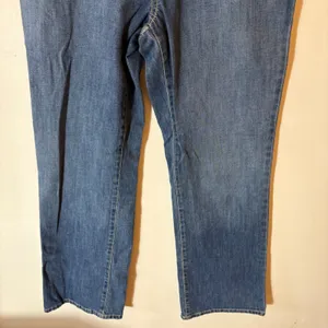 L.L. Bean‎ Favorite Jean Straight Leg Medium Wash Blue Denim Size 10 thumbnail 3