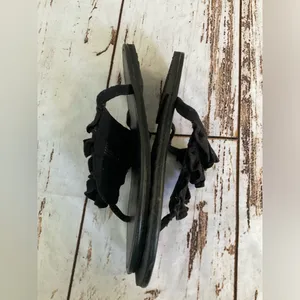 Steve Madden‎ Lola Fabric Ruffle Sandals thumbnail 4