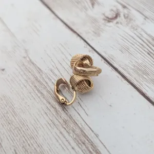 Vintage Avon Clip On Earrings - Pretty Gold Tone Interlocking Design 3/8" thumbnail 7