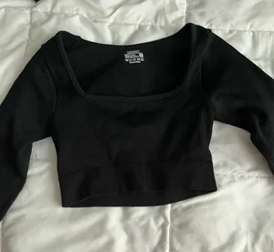 Long Sleeve Cropped Shirt Black thumbnail 1